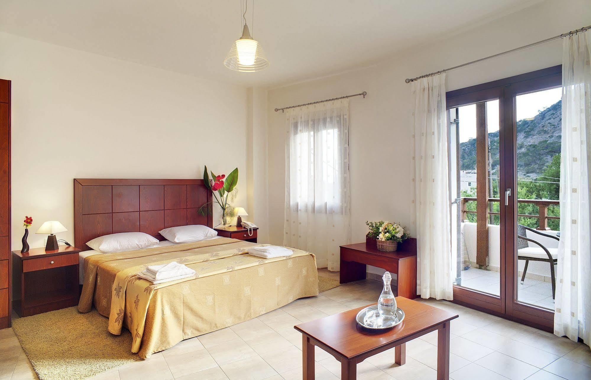 Syia Hotel Sougia Eksteriør billede