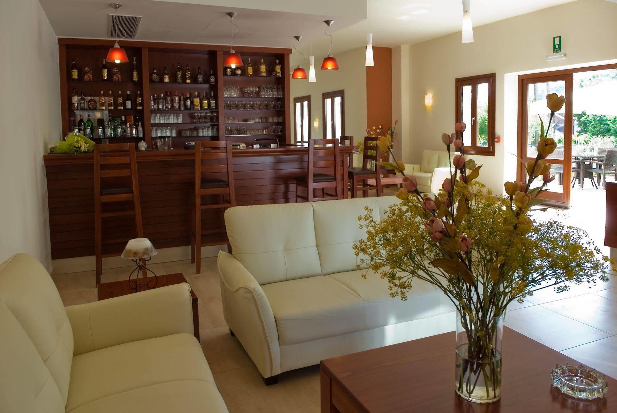 Syia Hotel Sougia Eksteriør billede